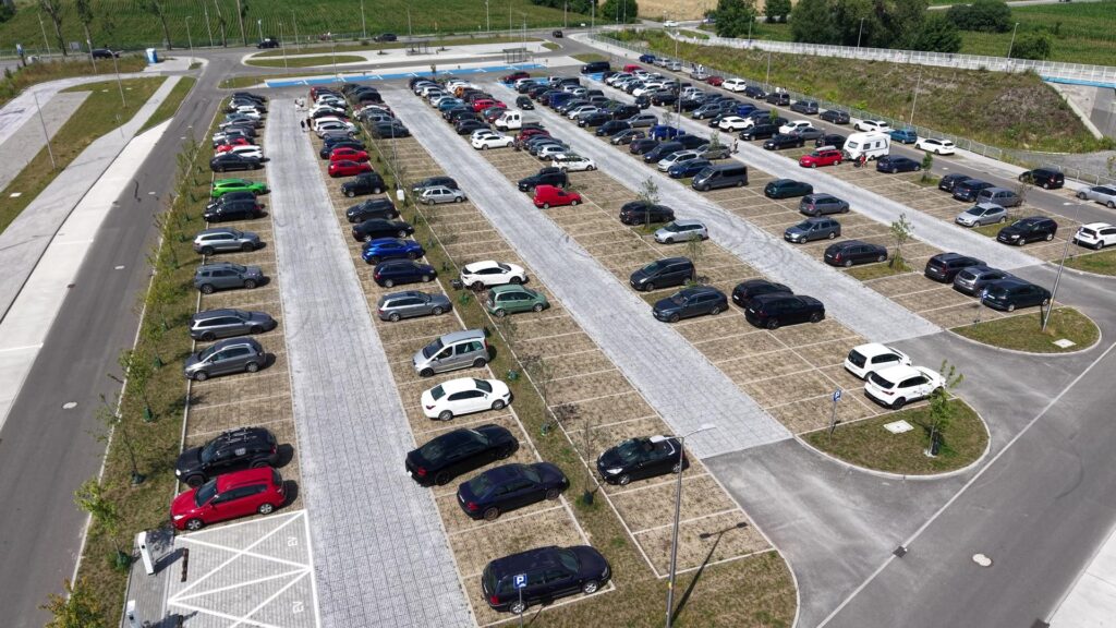Ekokraty na parkingi osobowe i ciężarowe – trwała alternatywa dla betonu